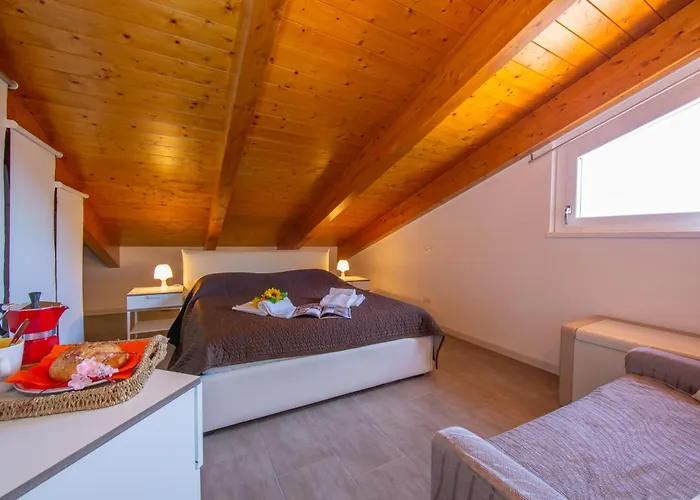 Modern Ulivi Apartment Mezzegra