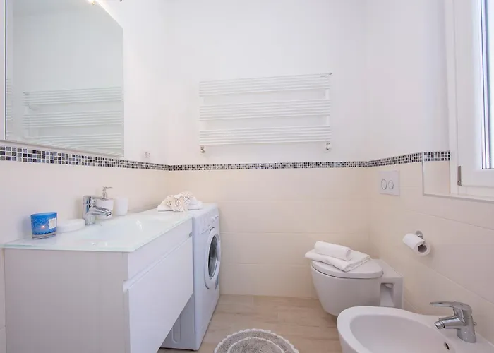 Modern Ulivi Apartment Mezzegra